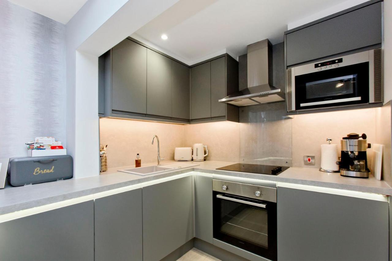 Ultra Modern, West End Village, Refurbished Basement Appt — Photos 3